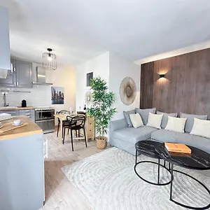 Stylish & Chic Duplex Near Eiffel Tower Paris